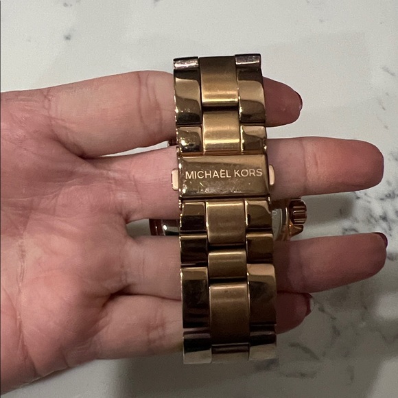 Michael Kors Rose Gold Women's Watch - Picture 3 of 6